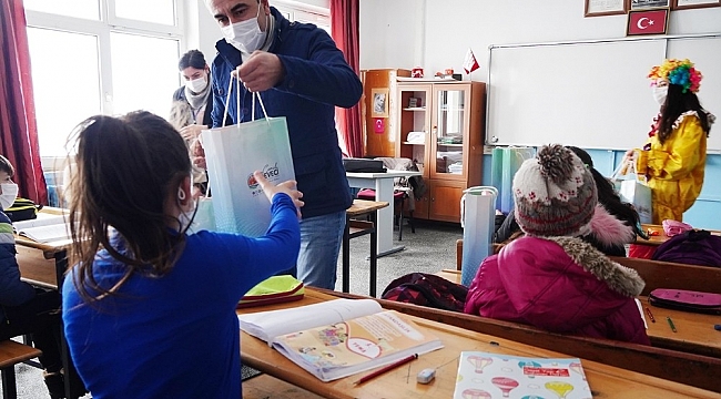 Atakum'da ilk ders zili hediyelerle çaldı