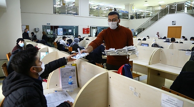 Bağcılar Belediye Başkanı Çağırıcı'dan kitap aşıklarına sürpriz