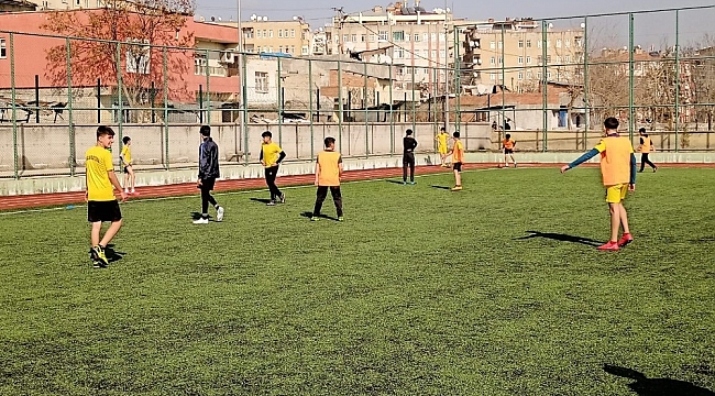 Bağlar Belediyespor'un oyuncuları pandemide de çalışıyor