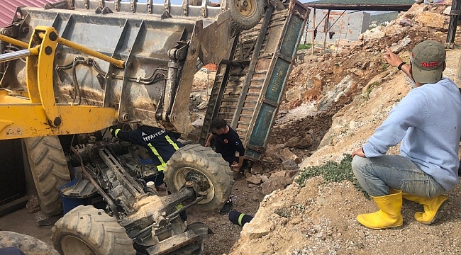 Bahçesinde çalışırken kullandığı traktörün altında kaldı