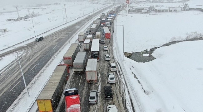 Balıkesir Bursa karayolu kapandı...Kuyruk 25 kilometreyi aştı