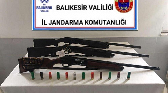 Balıkesir'de jandarma 8 aranan şahsı yakaladı