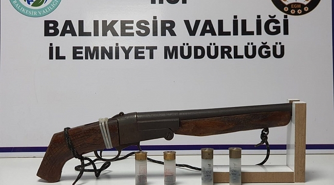 Balıkesir'de polis 20 aranan şahsı yakaladı
