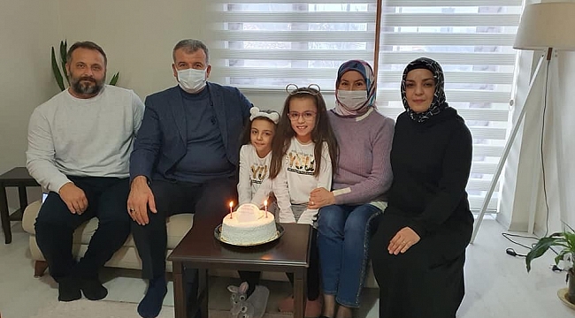 Başkan Elbi'den sürpriz doğum günü kutlaması