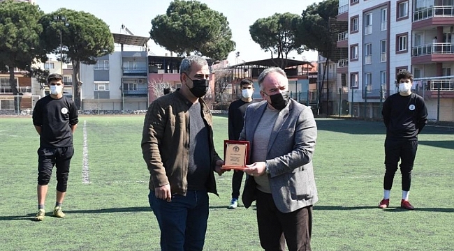 Başkan Öndeş'e spora katkılarından dolayı plaket takdim edildi
