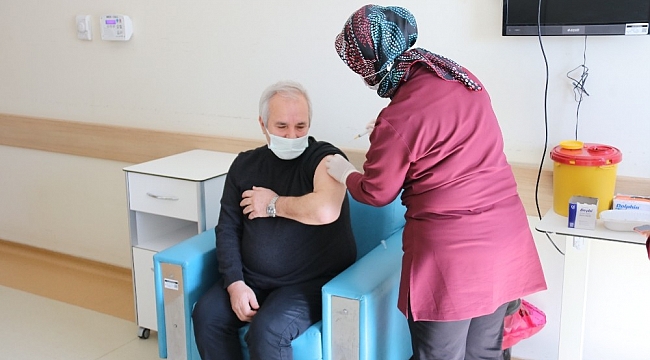 Başkan Özgan korona virüs aşısı oldu