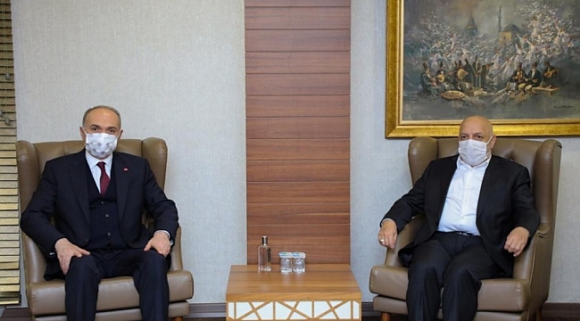 Başkan Özlü adına 100 fidan bağışlandı