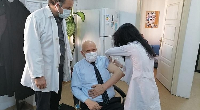 Başkan Pekmezci Covid-19 aşısı oldu