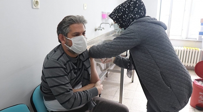 Başkan Suer Covid-19 ilk doz aşısını yaptırdı
