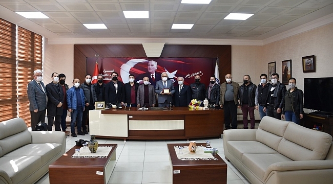 Başkan ve gazetecilerden birliktelik mesajı