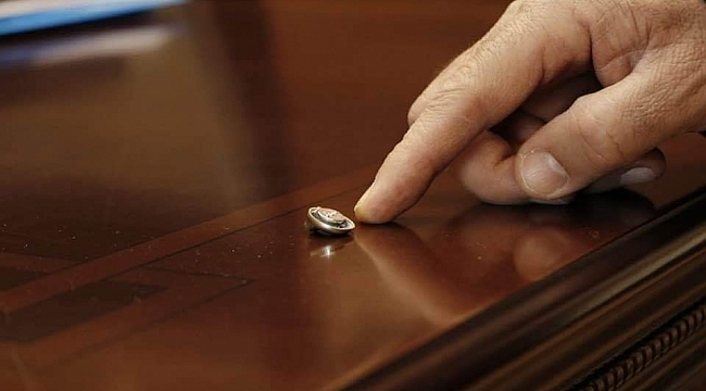 Başkanının makamında dinleme cihazı bulundu