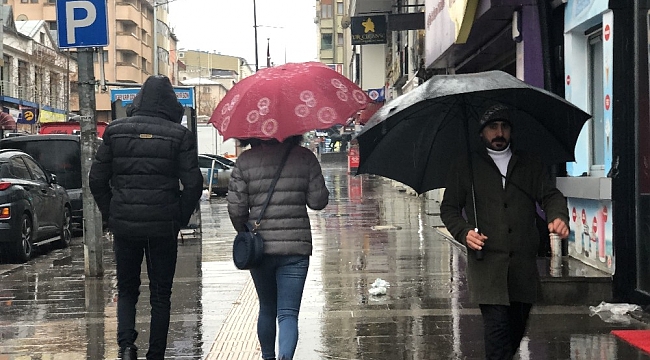 Batı'da kar, Kars'ta yağmur etkili oluyor