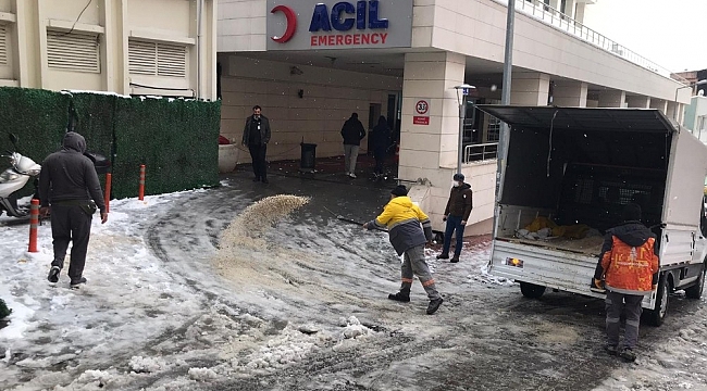 Beyoğlu'nda karla mücadele aralıksız devam ediyor