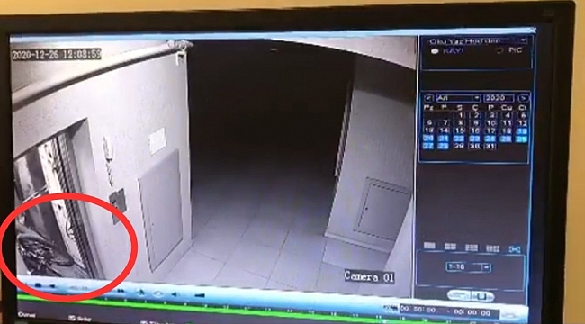 Bisiklet hırsızlığı apartmanın güvenlik kamerasına takıldı