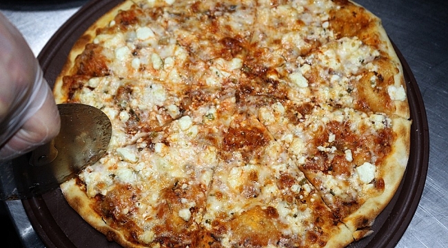 Bu da Van usulü otlu peynirli pizza