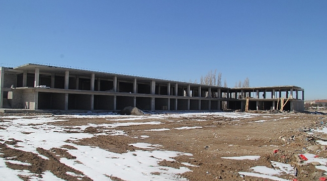 Bünyan Ticaret Merkezi inşaatı devam ediyor