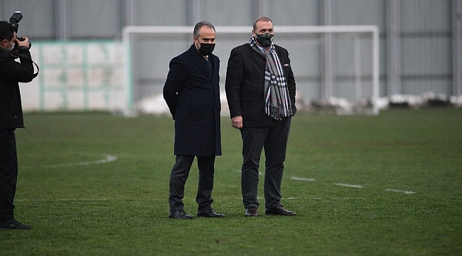 Bursa Büyükşehir Belediye Başkanı Aktaş, Bursaspor antrenmanını ziyaret etti