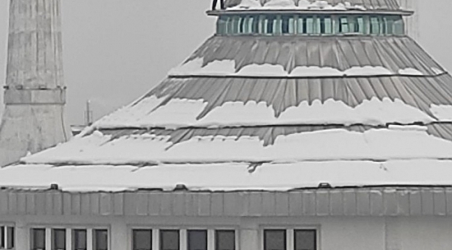 Bursa'da cami kubbesinde tehlikeli temizlik
