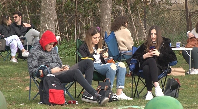 Caddebostan sahili doldu taştı, korona virüs unutuldu