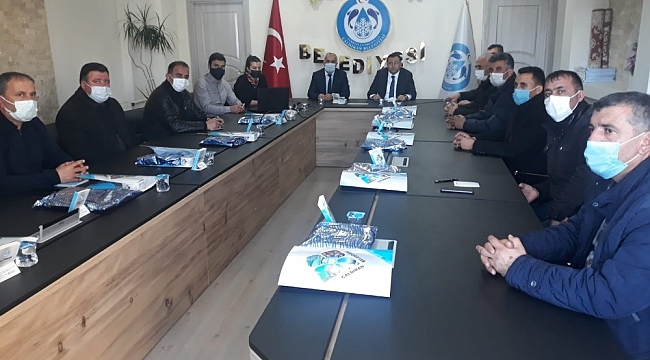 Çaldıran'da mahalle muhtarıyla istişare toplantısı