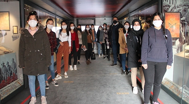 Çanakkale Savaşları Mobil Müze aracına Silopi'de yoğun ilgi