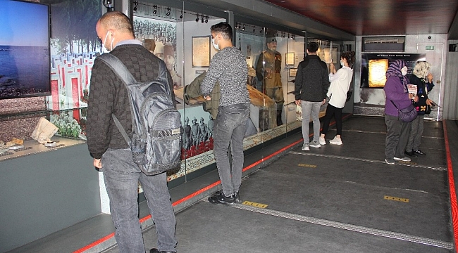 Çanakkale Savaşları Mobil Müzesi Mersinlileri duygulandırdı