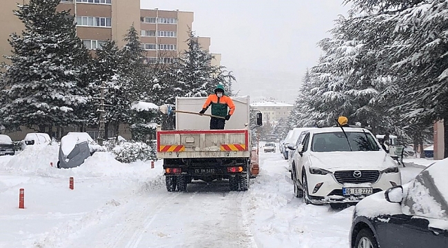 Çankaya'da aralıksız karla mücadele