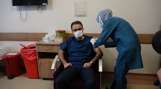 Çankırı Valisi Covid-19 aşısı oldu