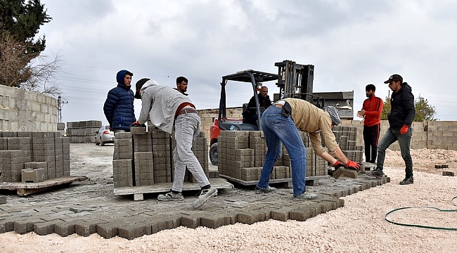 Ceylanpınar'da kilitli parke döşeme çalışmaları sürüyor