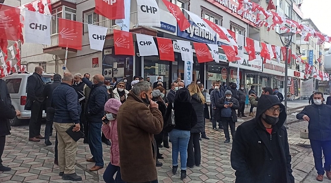 CHP'nin etkinliğinde sosyal mesafe unutuldu