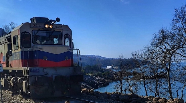 Çöken tren yolu tamir edildi