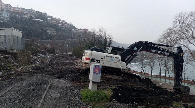 Çöken tren yolunda tamirat çalışmaları devam ediyor