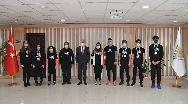 Davraz Kayak Spor Kulübü, Alp Kayak yarışmalarında 5 madalya kazandı