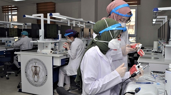 Diş Hekimliği Fakültesinde yüz yüze eğitim başladı