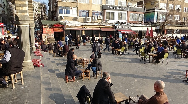 Diyarbakır'da tedbirler hiçe sayıldı, 'korona meydanı' kuruldu