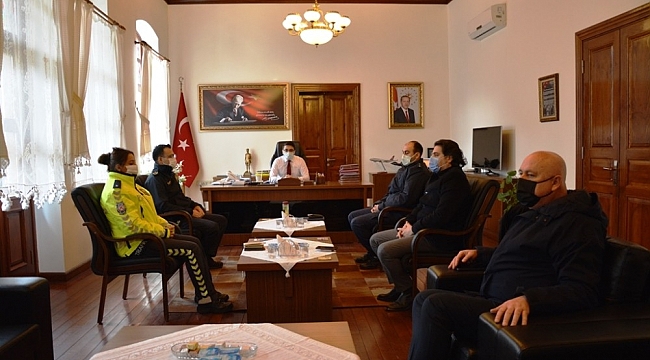 Edremit Kaymakamlığında pandemi ve güvenlik toplantısı yapıldı