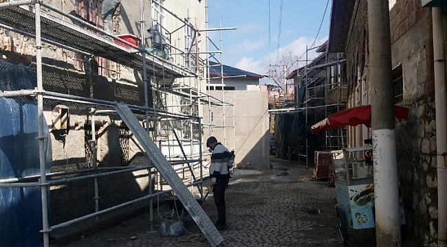 Edremit tarihi evleri gün yüzüne çıkıyor