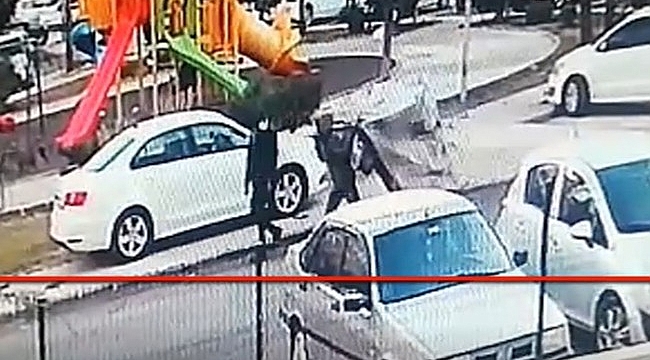 El arabalı hırsızlar güvenlik kamerasında