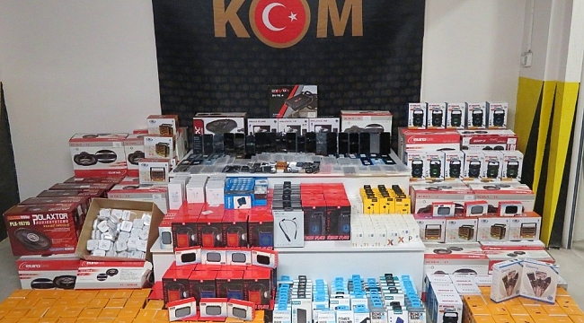 Elektronik eşya kaçakçılığı yapan 5 kişi yakalandı