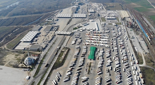 Elektronik randevu sistemi devre dışı kaldı, Kapıkule'de tır şoförleri yine beklemeye başladı