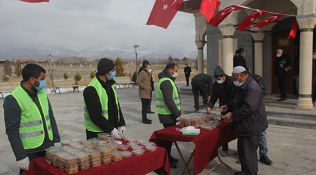 Erzincan'da Gara şehitleri için helva dağıtıldı
