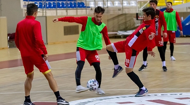 EsEs Bandırmaspor maçı hazırlıklarına kapalı spor salonunda başladı