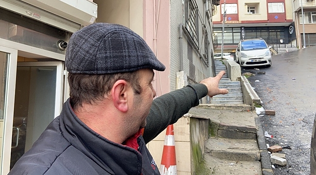 Esnaf kayan arabanın altında kalmaktan sonra anda kurtuldu
