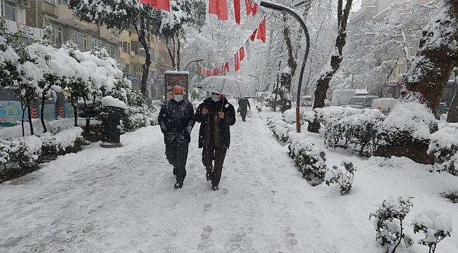 Esnaftan kartopu savaşı