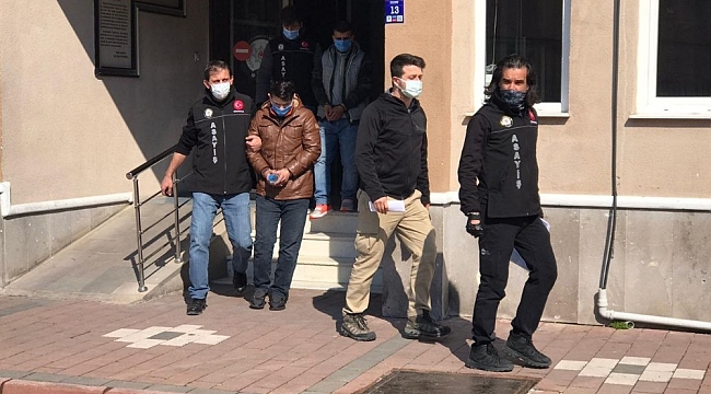 Ev sahiplerinin uyuduğu sırada hırsızlık yapan şüpheliler Bursa'da yakalandı
