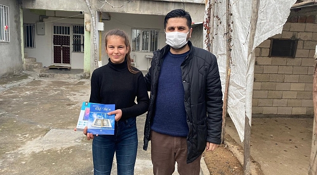 Fedakar öğretmenden alkışlanacak davranış