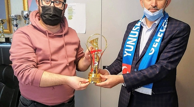 Federasyon Başkanı Özmekik'ten Yunusemre Belediyespor'a ziyaret