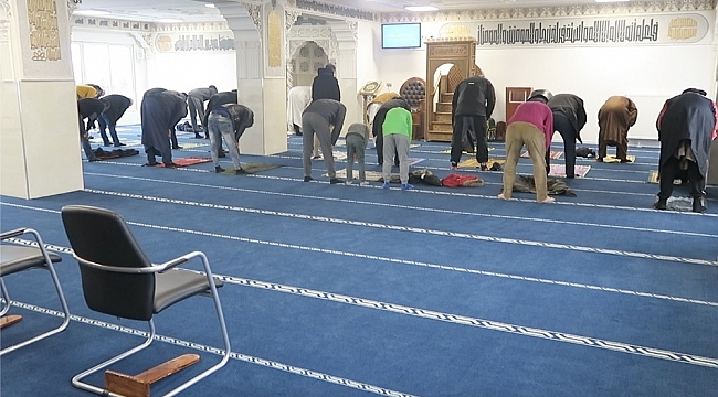 Fransa'da Mantes Sud Camisi ihtiyaç sahiplerinin ve evsizlerin umudu oldu
