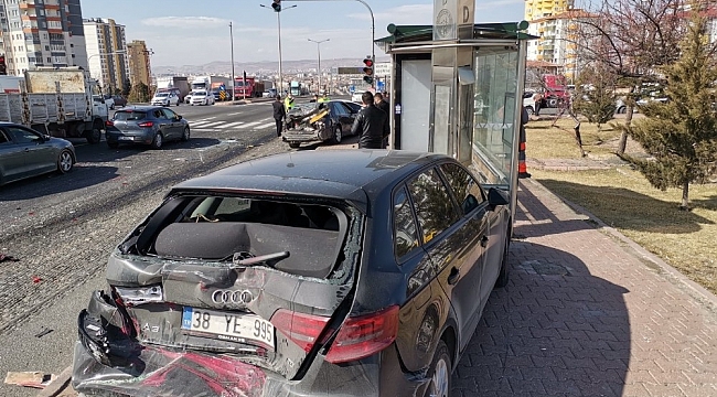 Freni patlayan kamyon 4 lüks aracı biçti