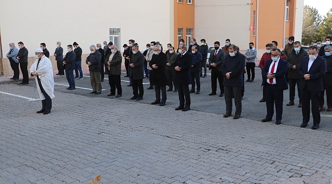 Gara bölgesinde şehit edilen polis ve askerlerimiz için cenaze namazı kılındı